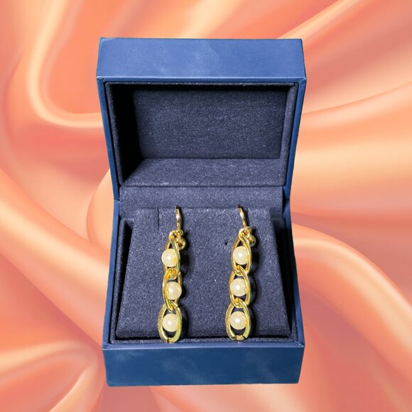 Vintage Avon Pearl-like Drop Clip-on Earrings - Picture 1 of 3